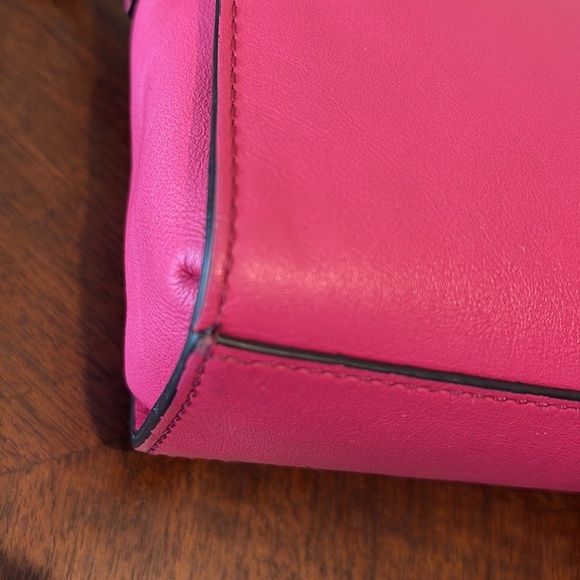 Kate Spade  bowfront Crossbody bag leather  bright pink  strap/Chain detail Exe - Picture 11 of 17